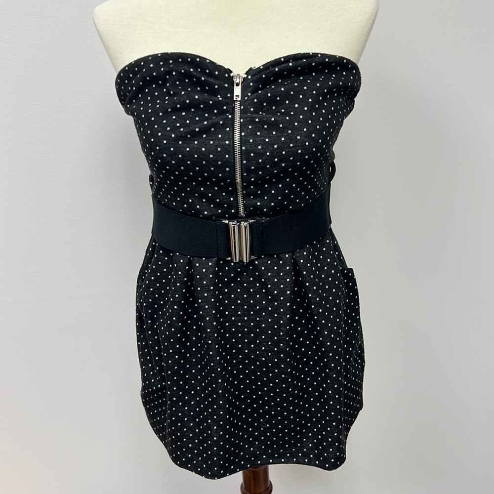 Women’s strapless top